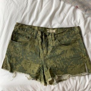 FREE PEOPLE green print jean shorts